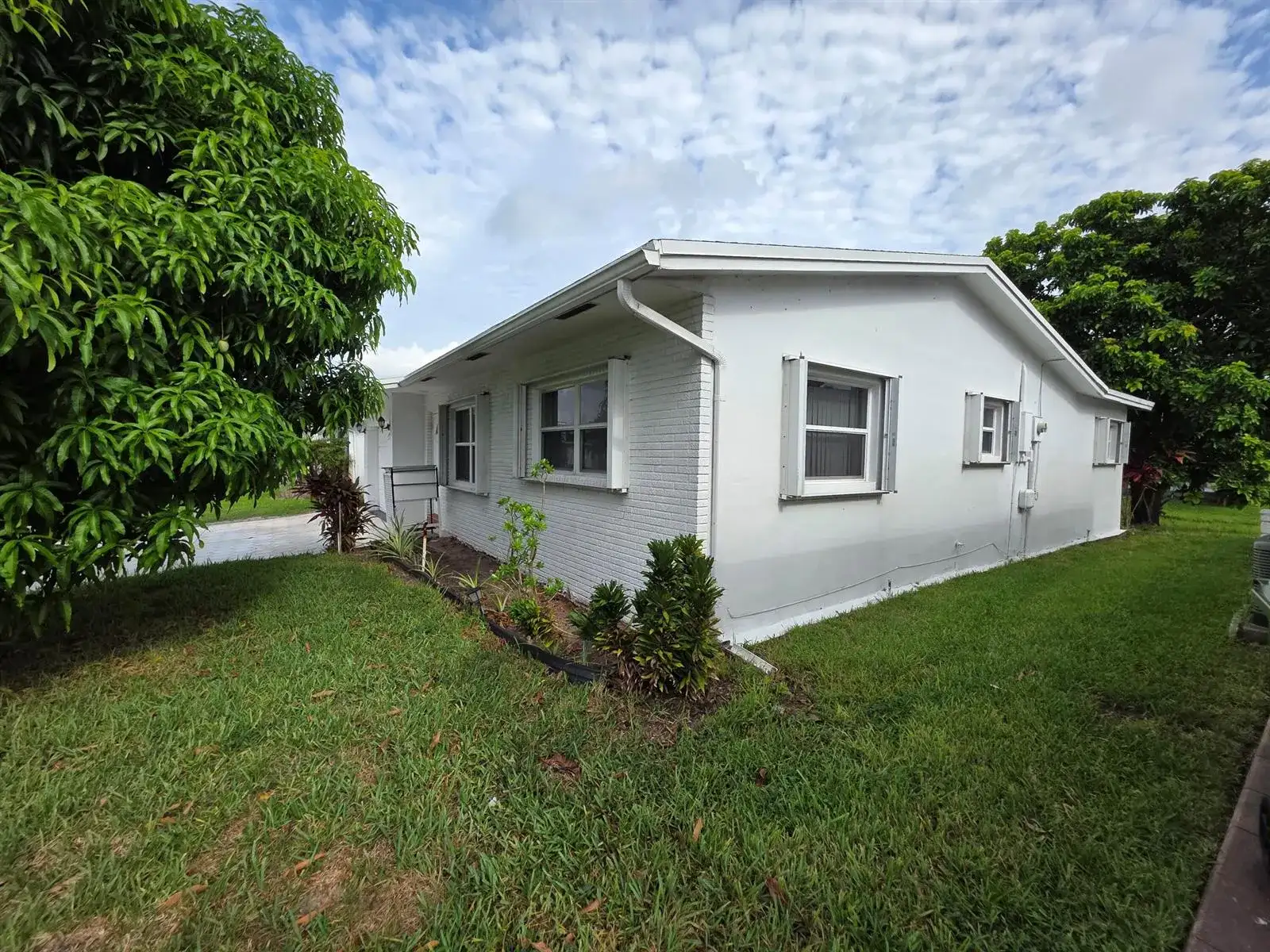 7195 NW 9TH Court, Margate FL 33063 photo 2