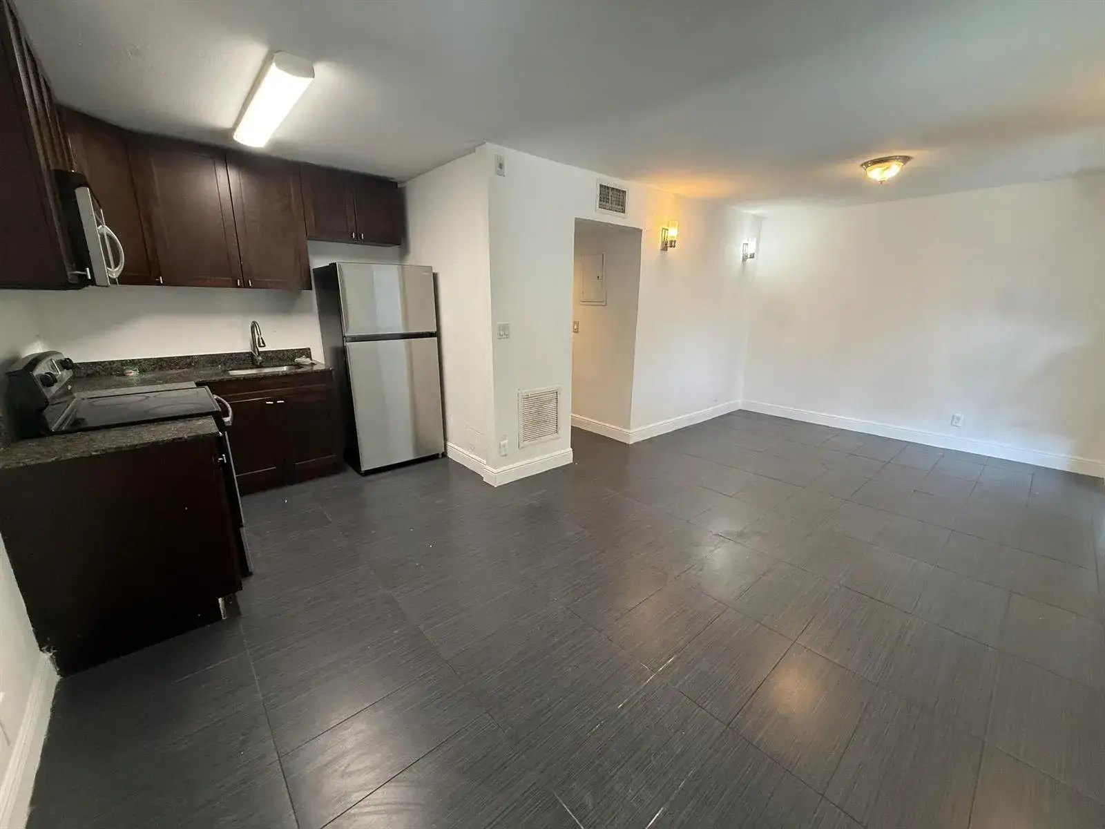 37 SW 14TH Street # 17, Dania Beach FL 33004