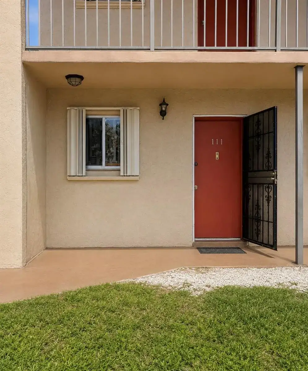 6120 FOREST HILL Boulevard # 111, West Palm Beach FL 33415