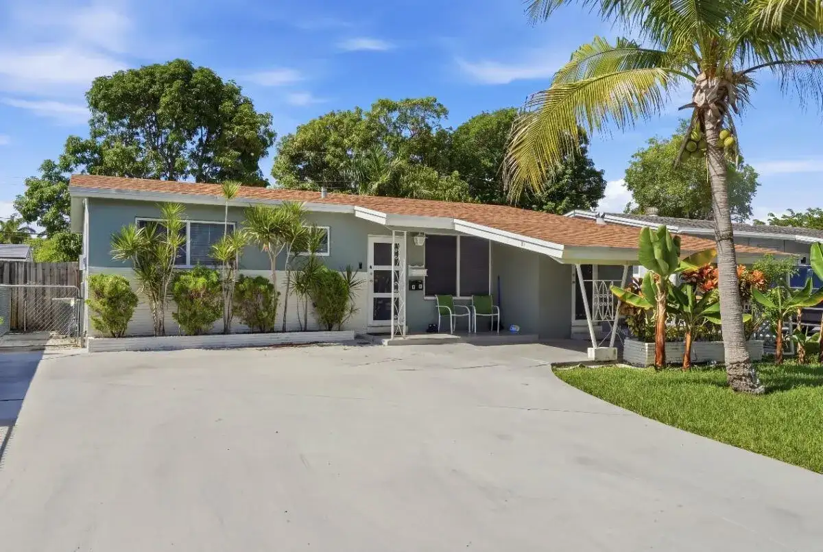 309 SW 7TH Court, Hallandale Beach FL 33009 photo 2