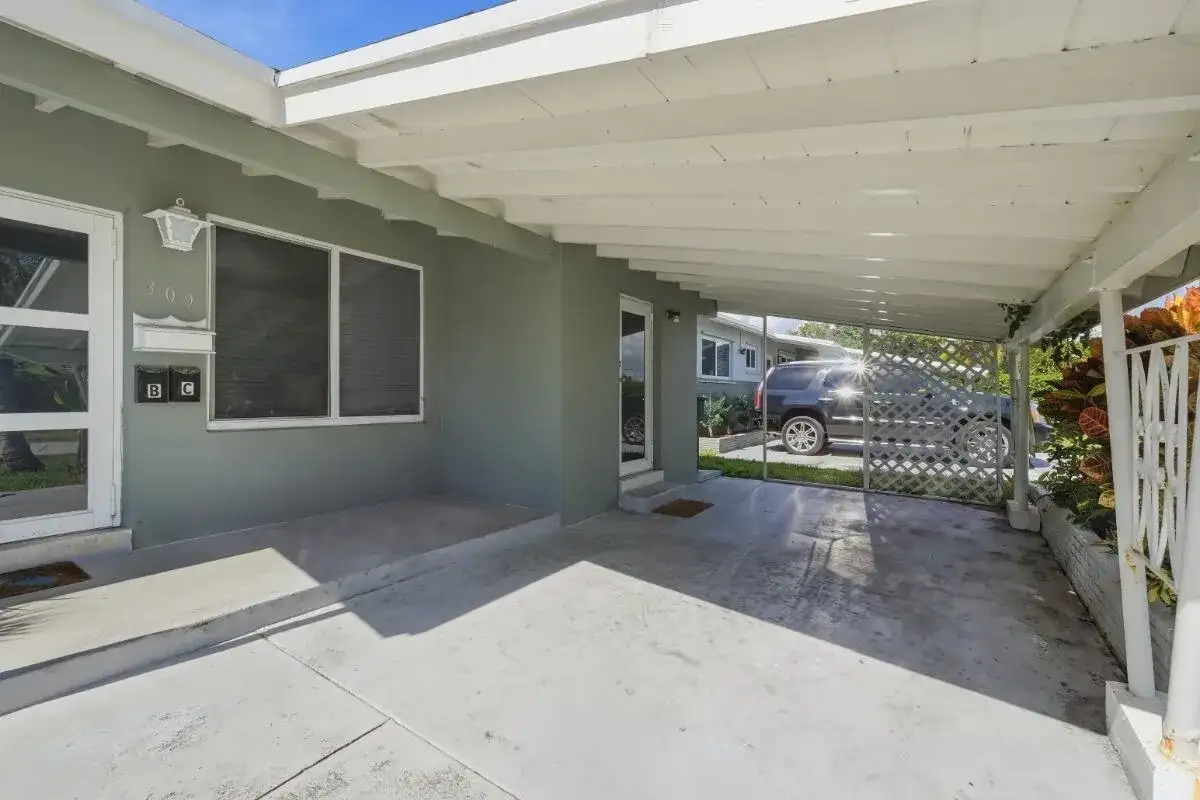 309 SW 7TH Court, Hallandale Beach FL 33009 photo 3
