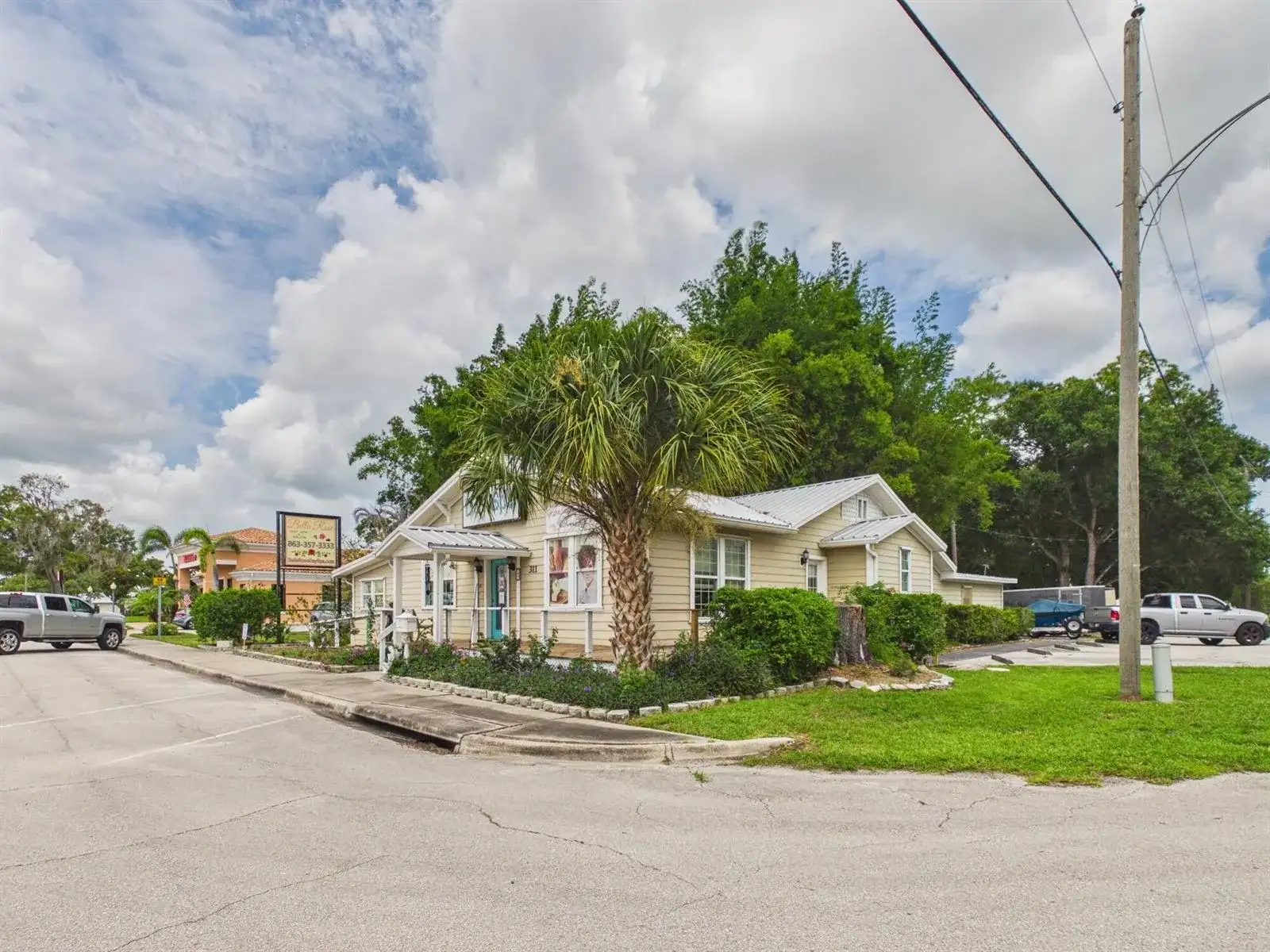 311 NE 2ND Street, Okeechobee FL 34972 photo 3