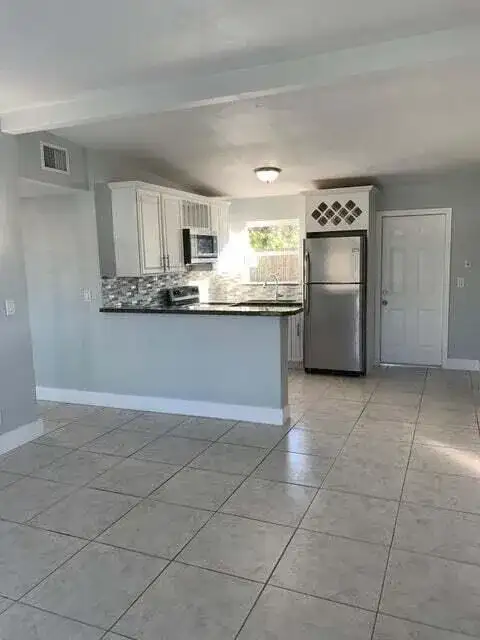 5672 Purdy Lane, West Palm Beach FL 33415 photo 3