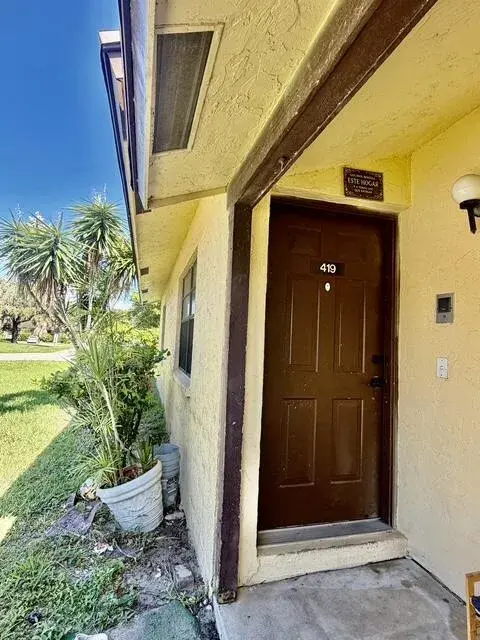 419 GLENWOOD Drive, West Palm Beach FL 33415