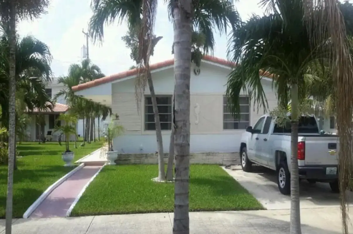 904-910 NE 10th Street, Hallandale Beach FL 33009 photo 4