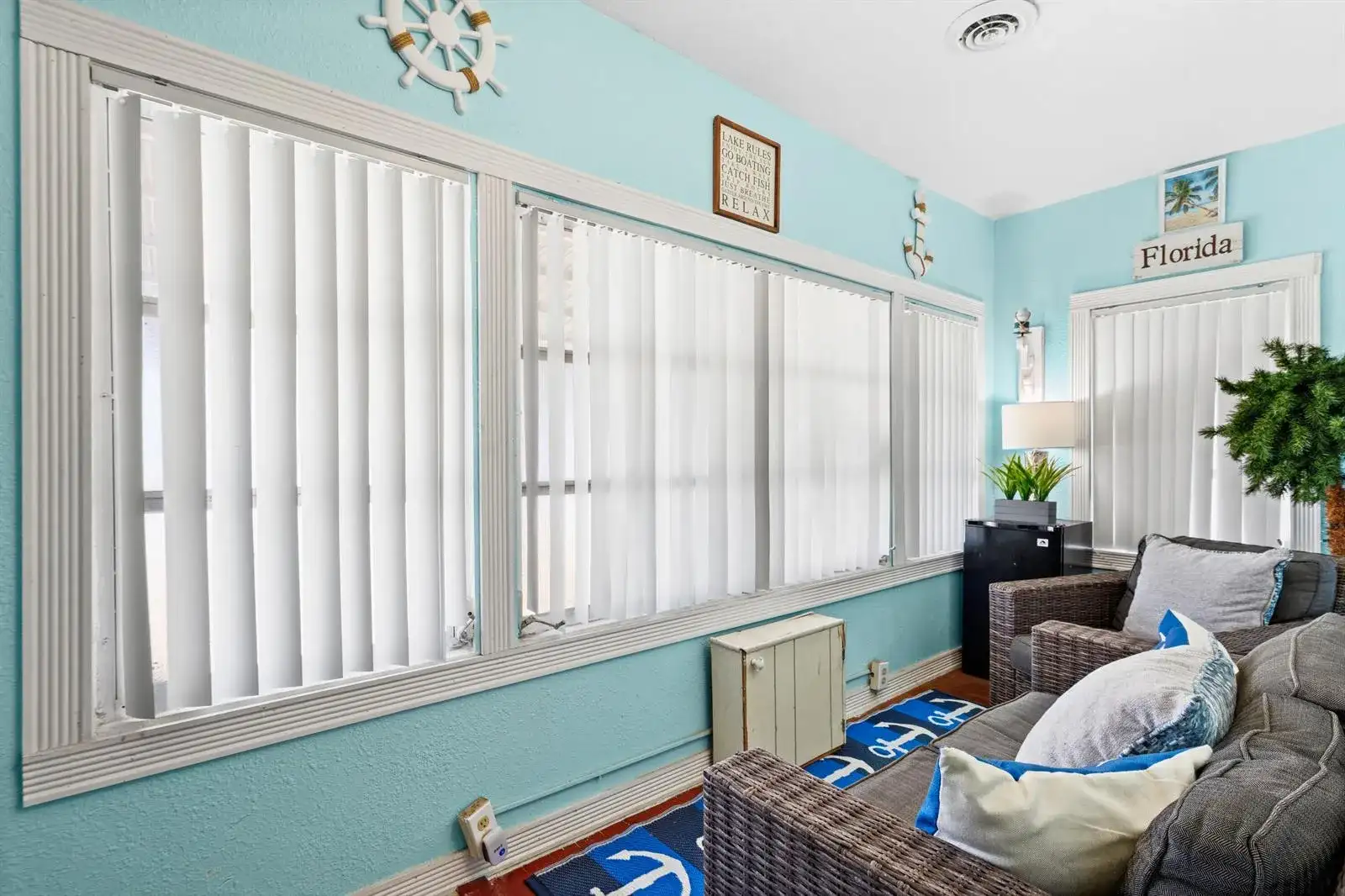 711 Cedar Place, Fort Pierce FL 34950 photo 2
