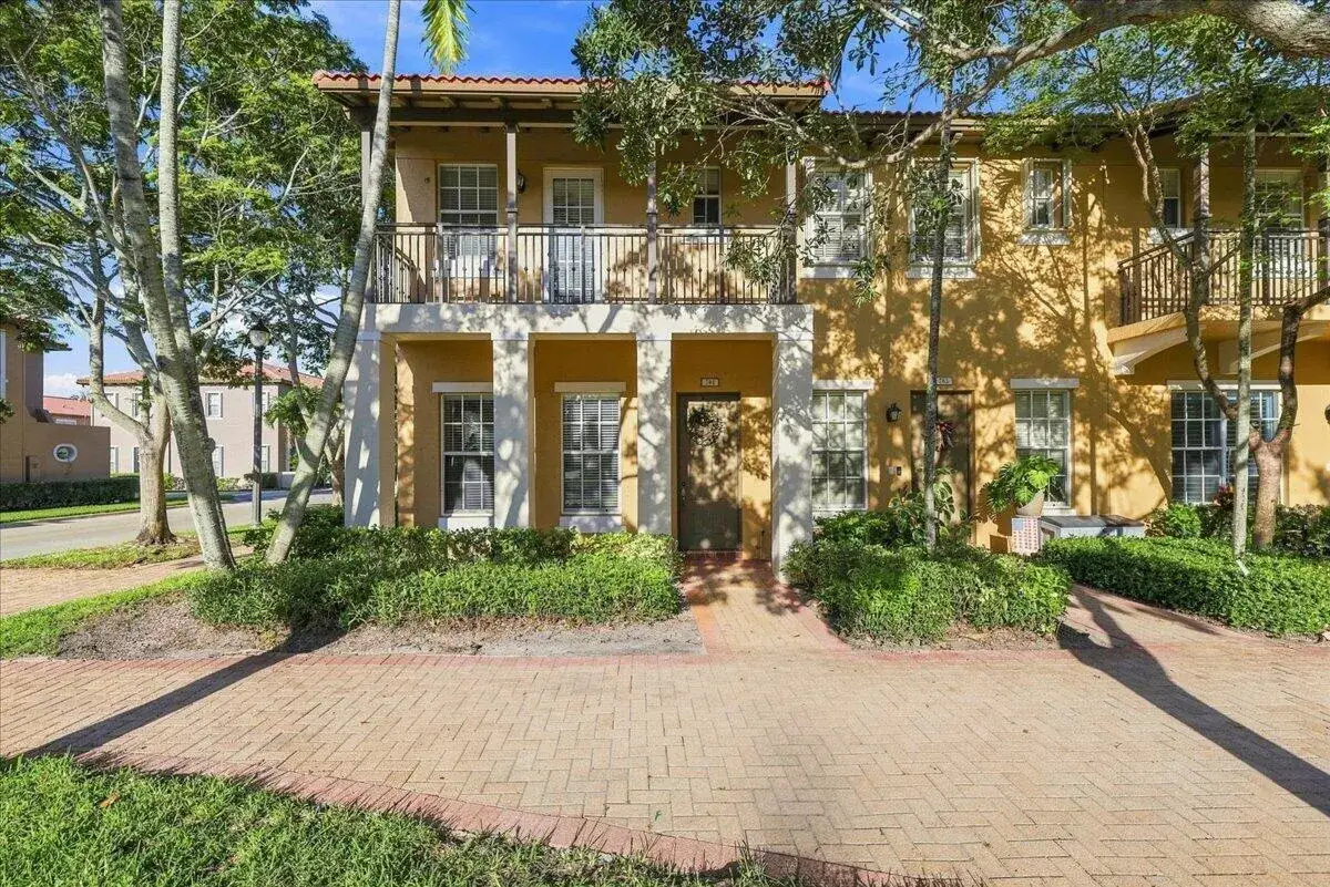 701 SW 147TH Avenue, Pembroke Pines FL 33027