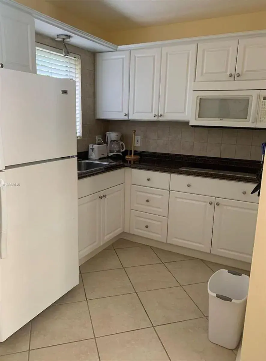 77 HENDRICKS Isle # 3, Fort Lauderdale FL 33301
