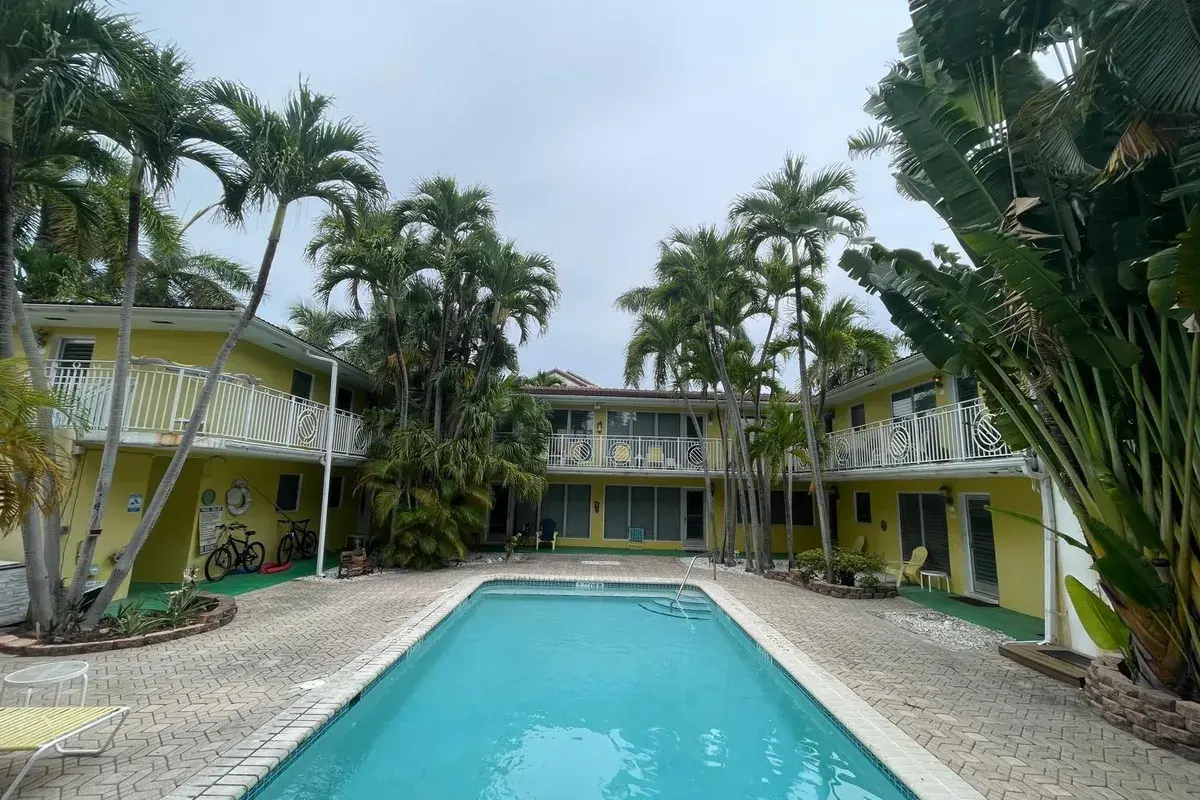 77 HENDRICKS Isle # 3, Fort Lauderdale FL 33301