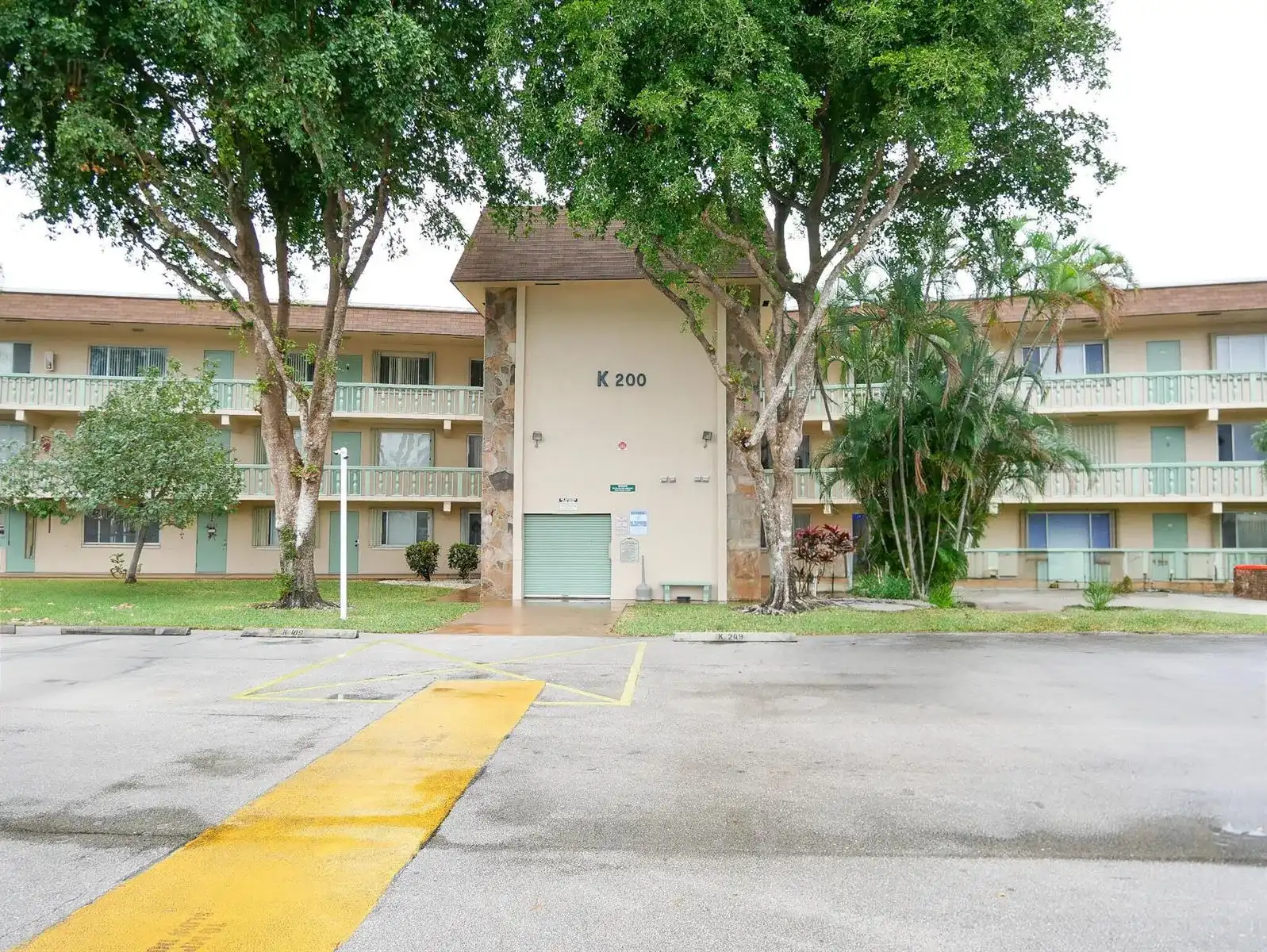 200 Village Green Circle E # 311, Palm Springs FL 33461