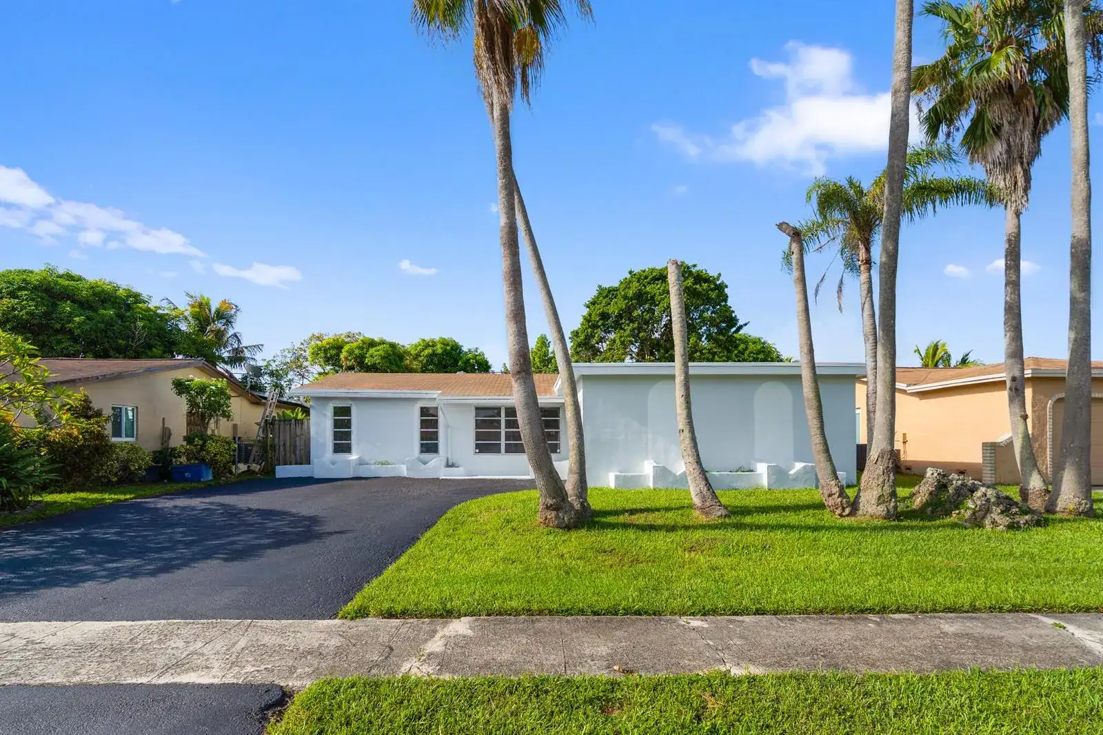 10690 NW 27TH Court, Sunrise FL 33322 photo 2