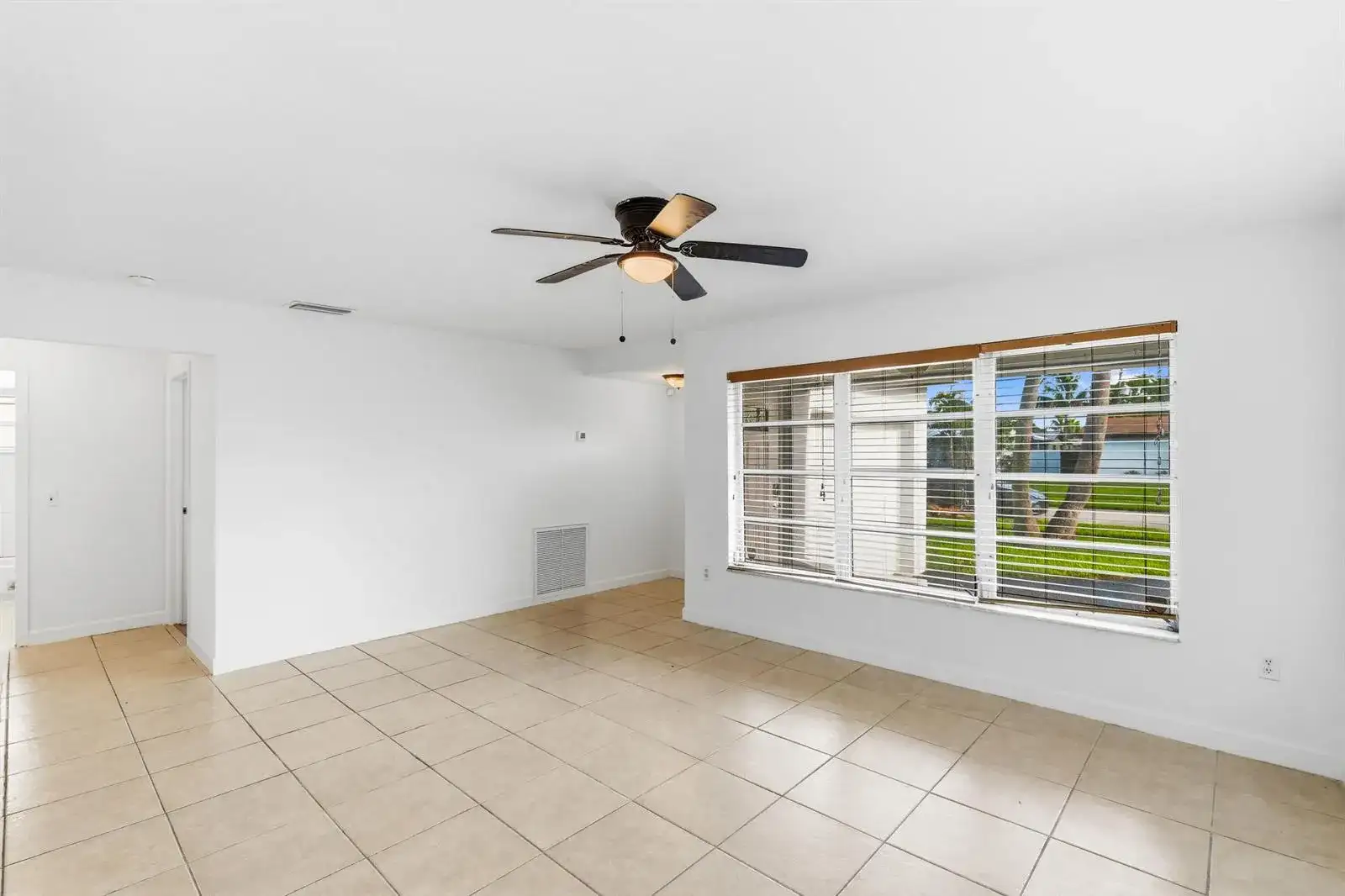 10690 NW 27TH Court, Sunrise FL 33322 photo 5