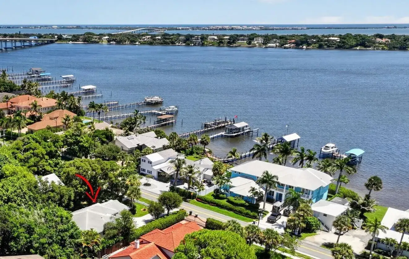 974 SE SAINT LUCIE Boulevard, Stuart FL 34996 photo 2