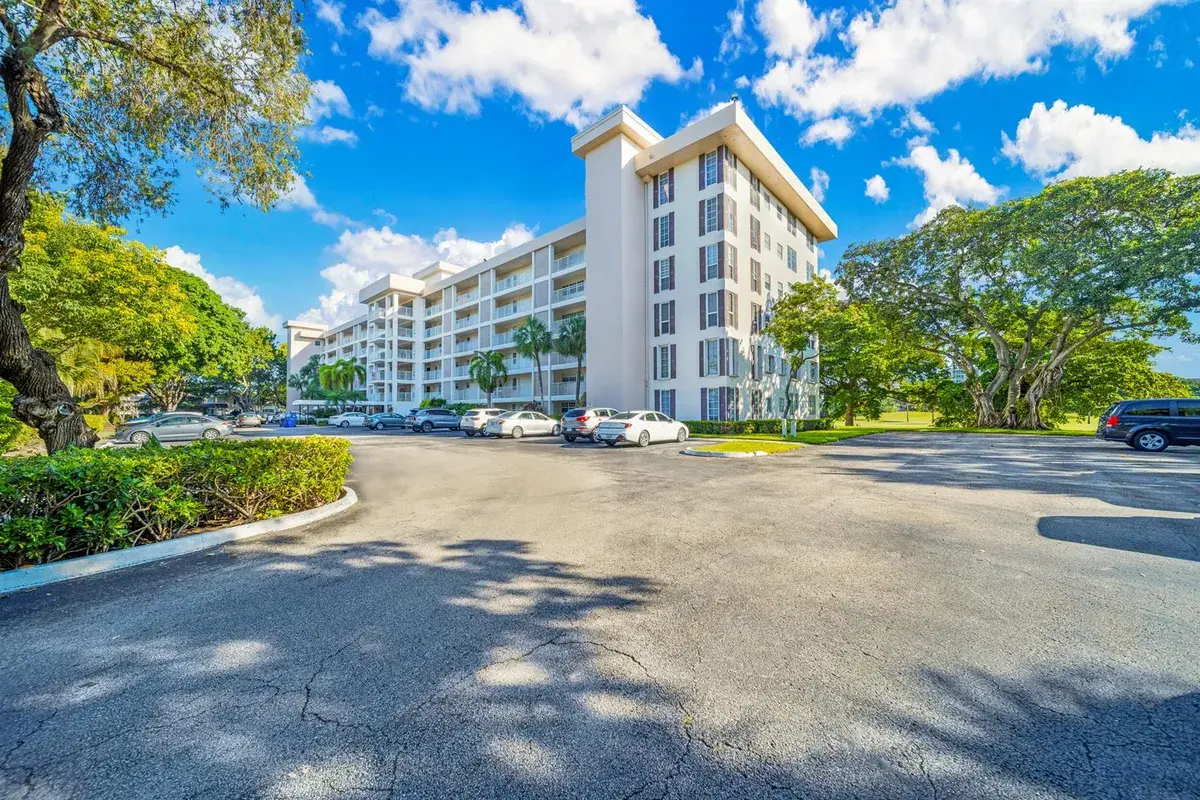 2901 S Palm Aire Drive # 609, Pompano Beach FL 33069