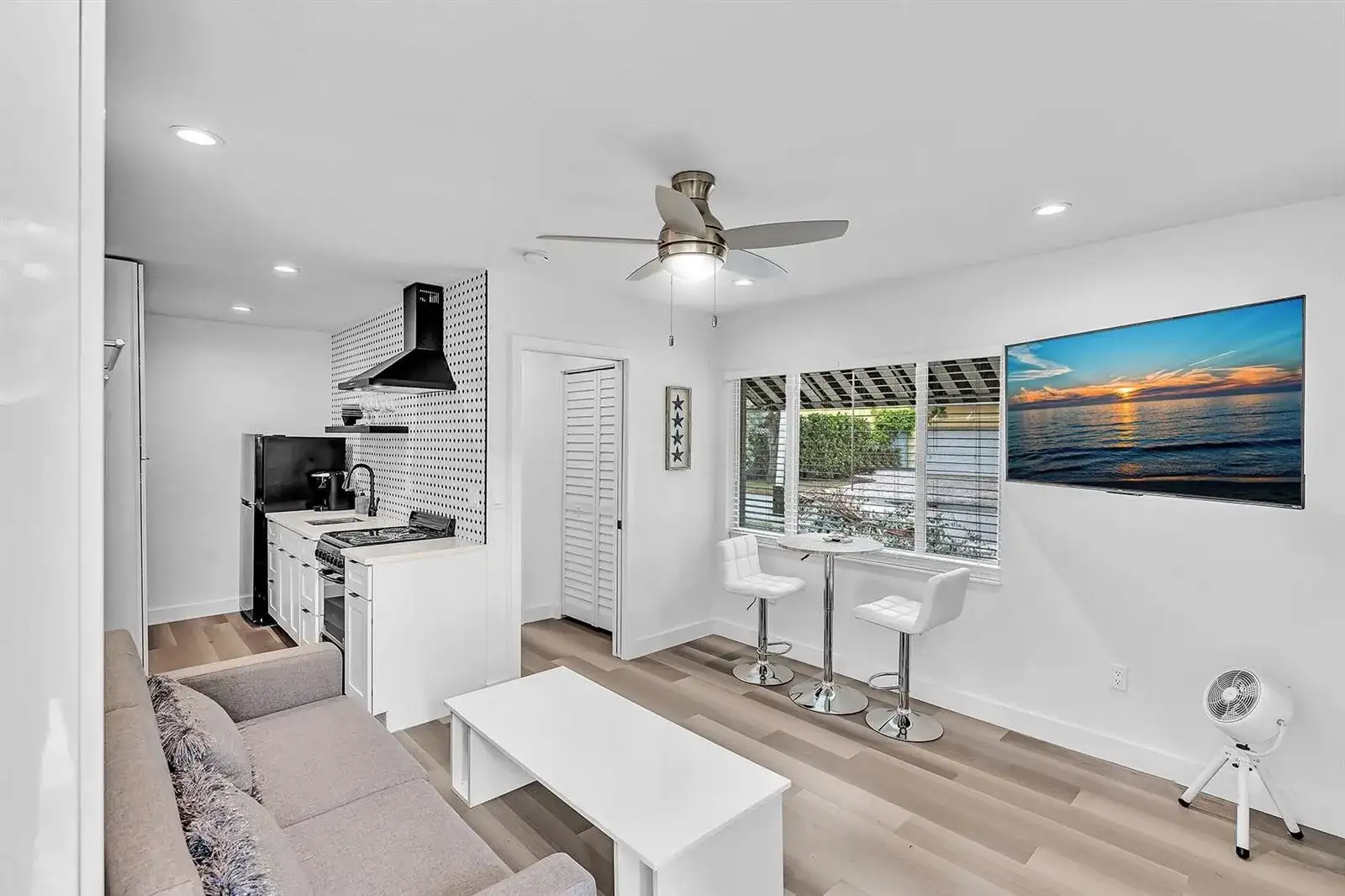 649 NE 16th Terrace, Fort Lauderdale FL 33304 photo 4