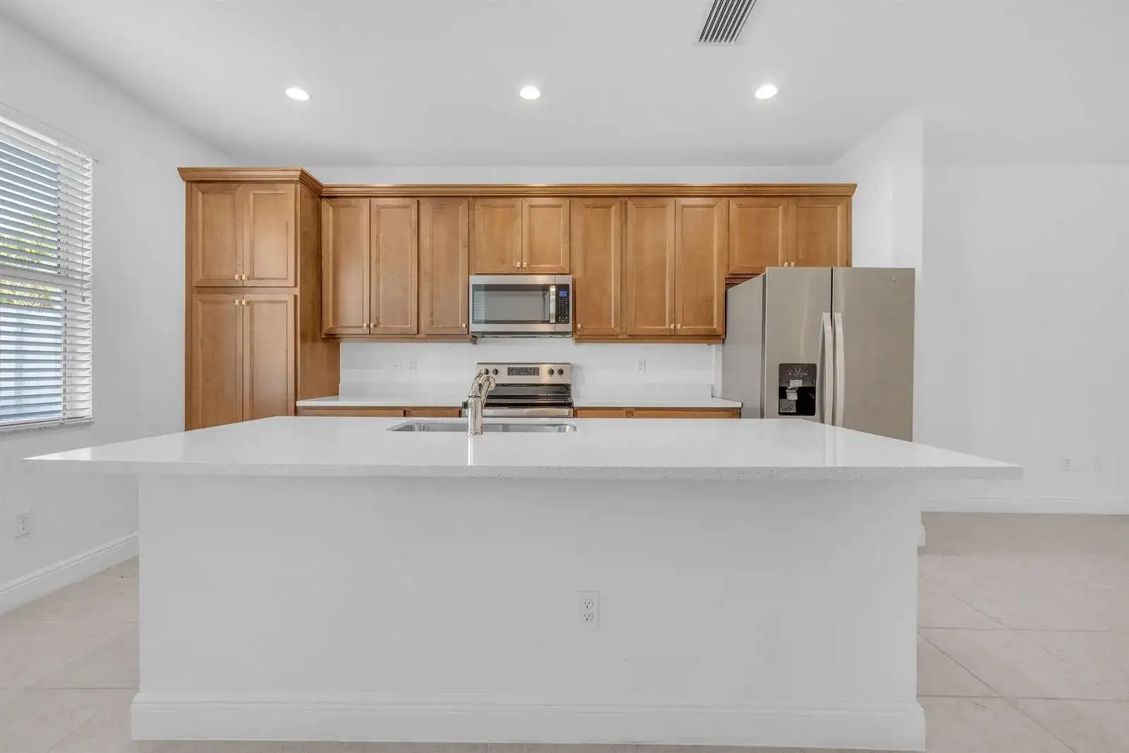 540 Sanderling Circle, Deerfield Beach FL 33442 photo 4