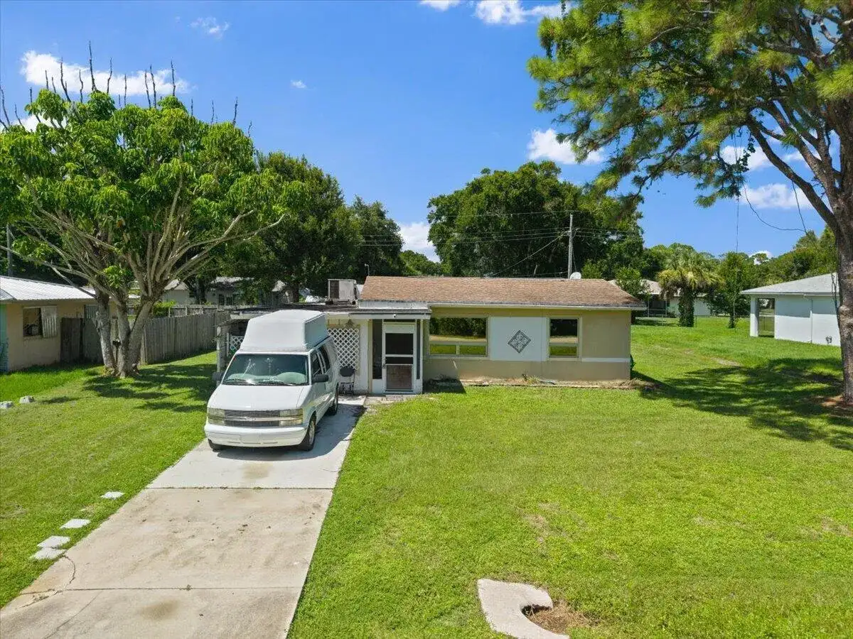 7902 HAMILTON Avenue, Fort Pierce FL 34951 photo 2
