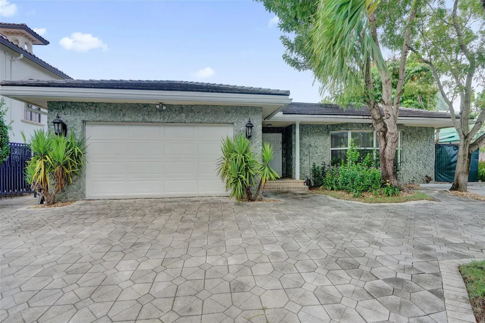 2427 Sea Island Drive, Fort Lauderdale FL 33301