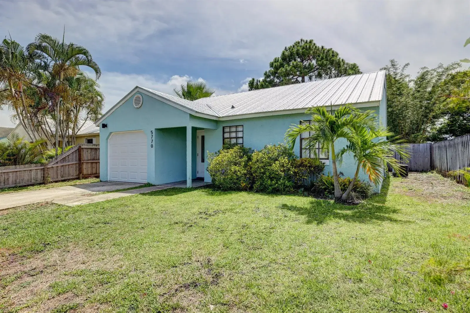 5770 SE WILSIE Drive, Stuart FL 34997 photo 2