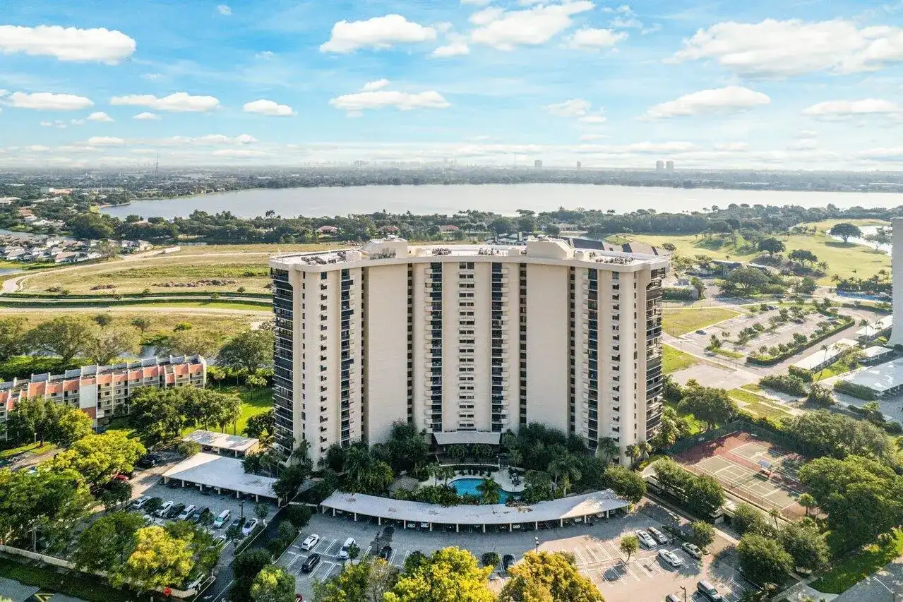 2450 PRESIDENTIAL Way # 1606, West Palm Beach FL 33401
