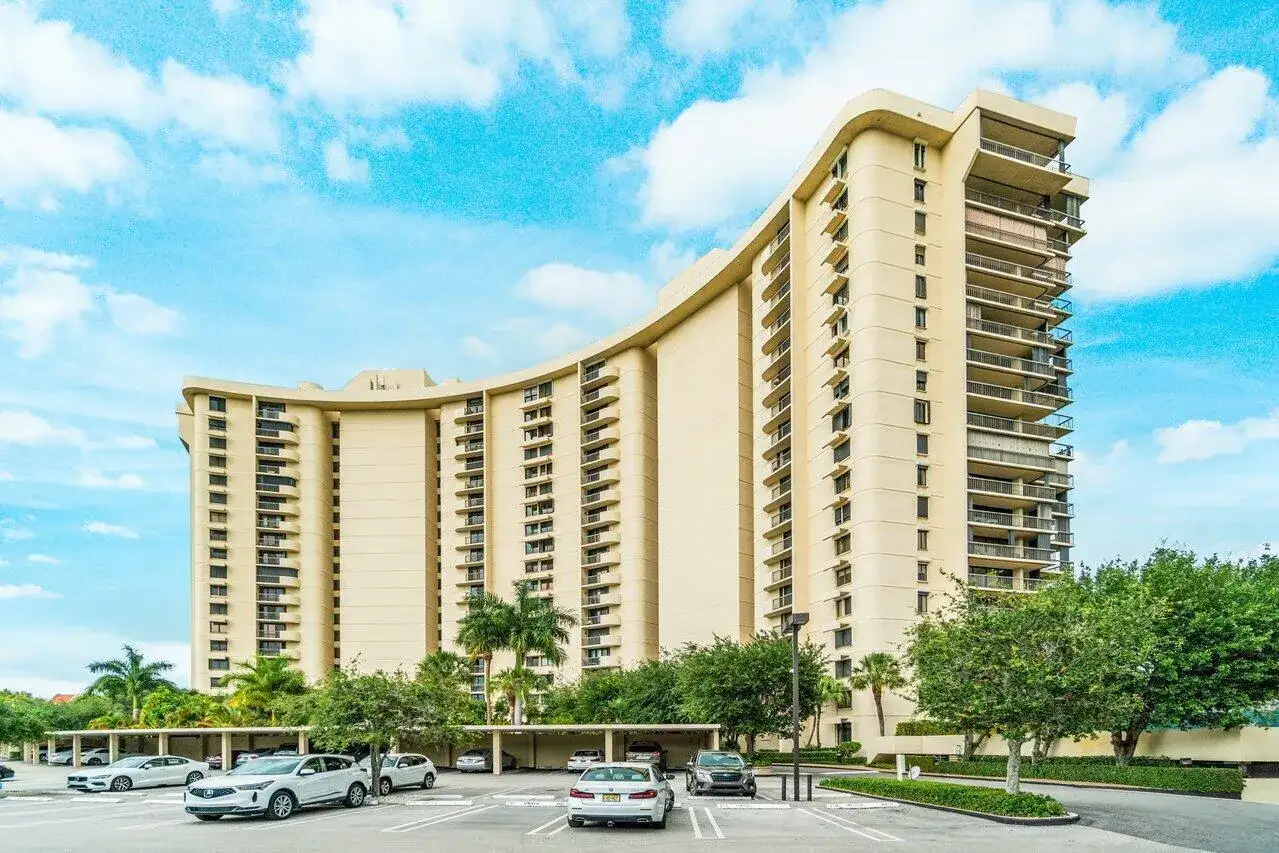 2450 PRESIDENTIAL Way # 1606, West Palm Beach FL 33401 photo 2
