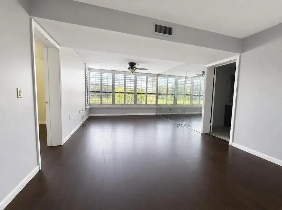 3540 WHITEHALL Drive # 105, West Palm Beach FL 33401 photo 4