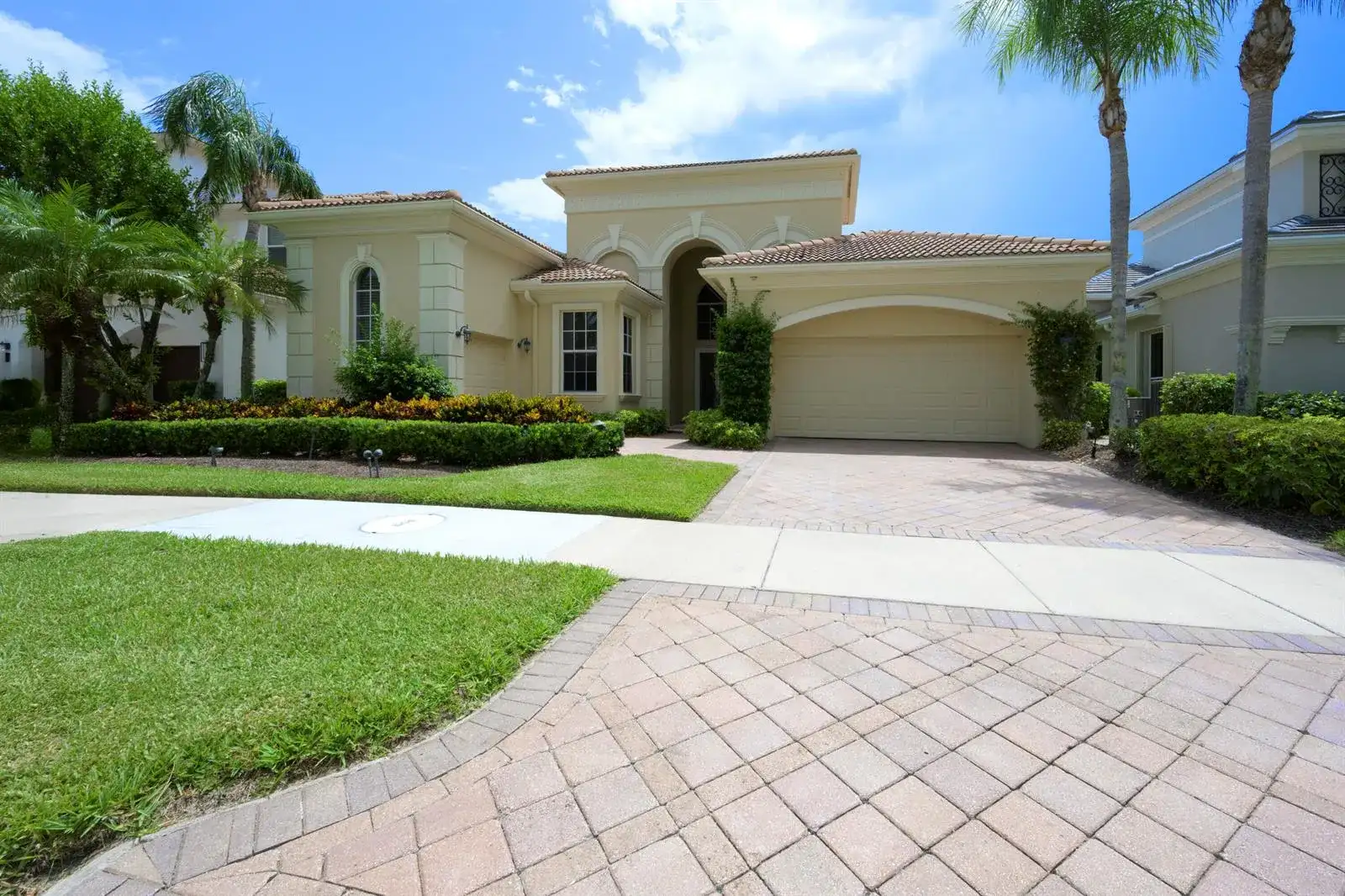 118 MONTE CARLO Drive, Palm Beach Gardens FL 33418 photo 2