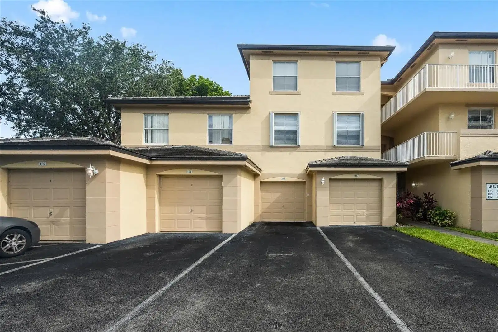 2020 Greenview Shores Boulevard # 102, Wellington FL 33414