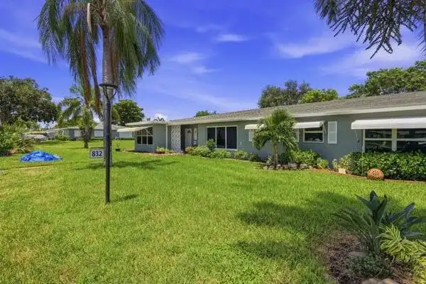 832 High Point Drive W # B, Delray Beach FL 33445