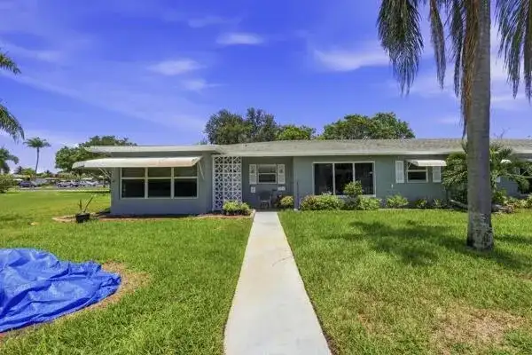 832 High Point Drive W # B, Delray Beach FL 33445 photo 2