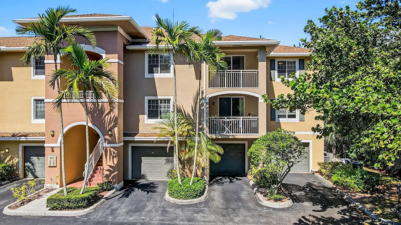 6511 EMERALD DUNES Drive # 304, West Palm Beach FL 33411