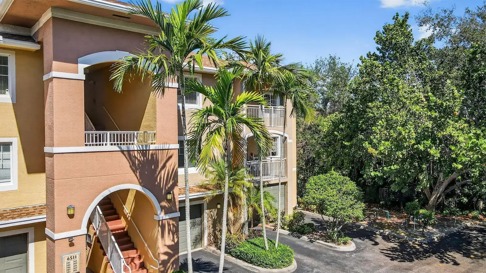 6511 EMERALD DUNES Drive # 304, West Palm Beach FL 33411 photo 2