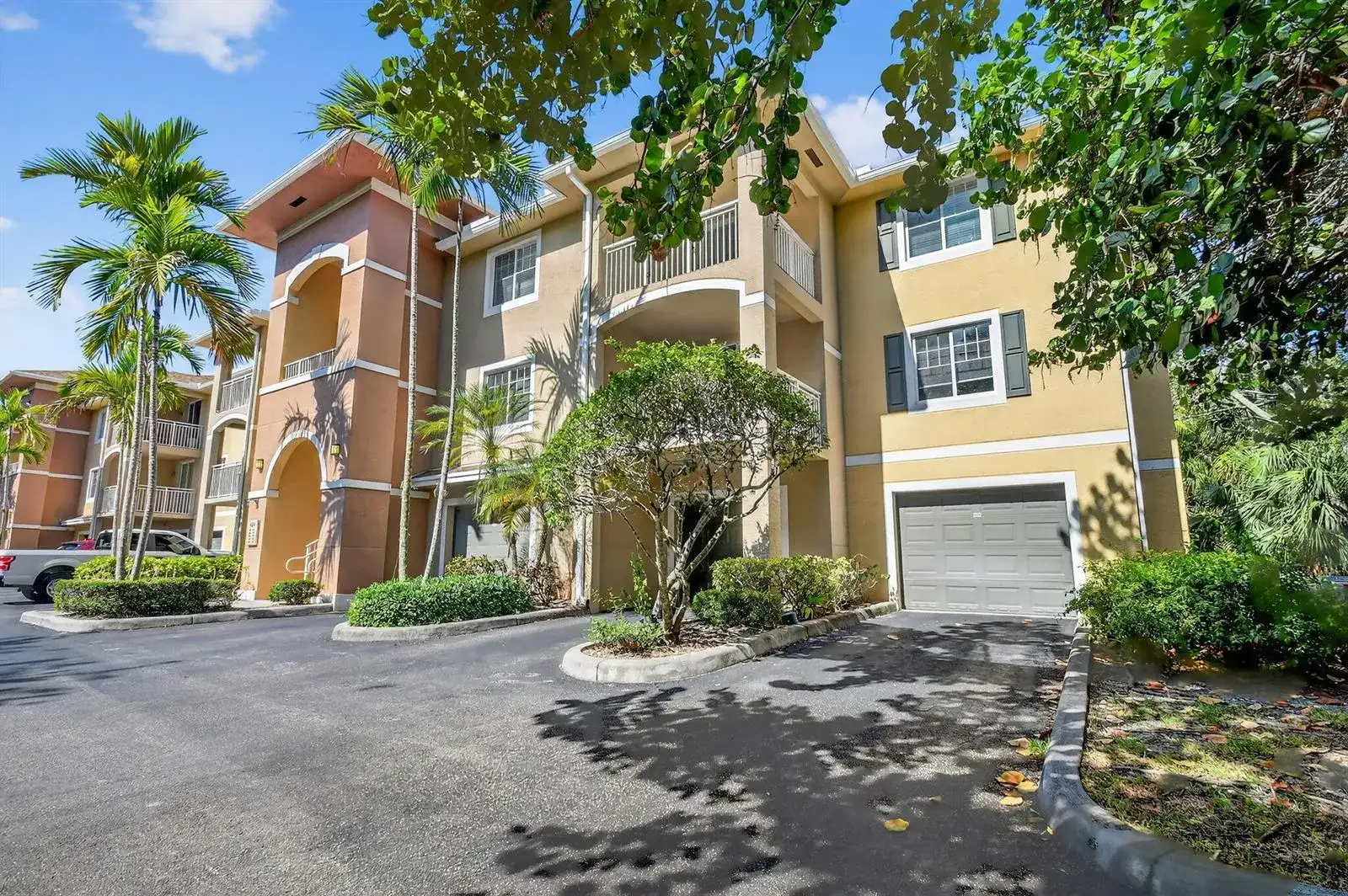6511 EMERALD DUNES Drive # 304, West Palm Beach FL 33411 photo 4