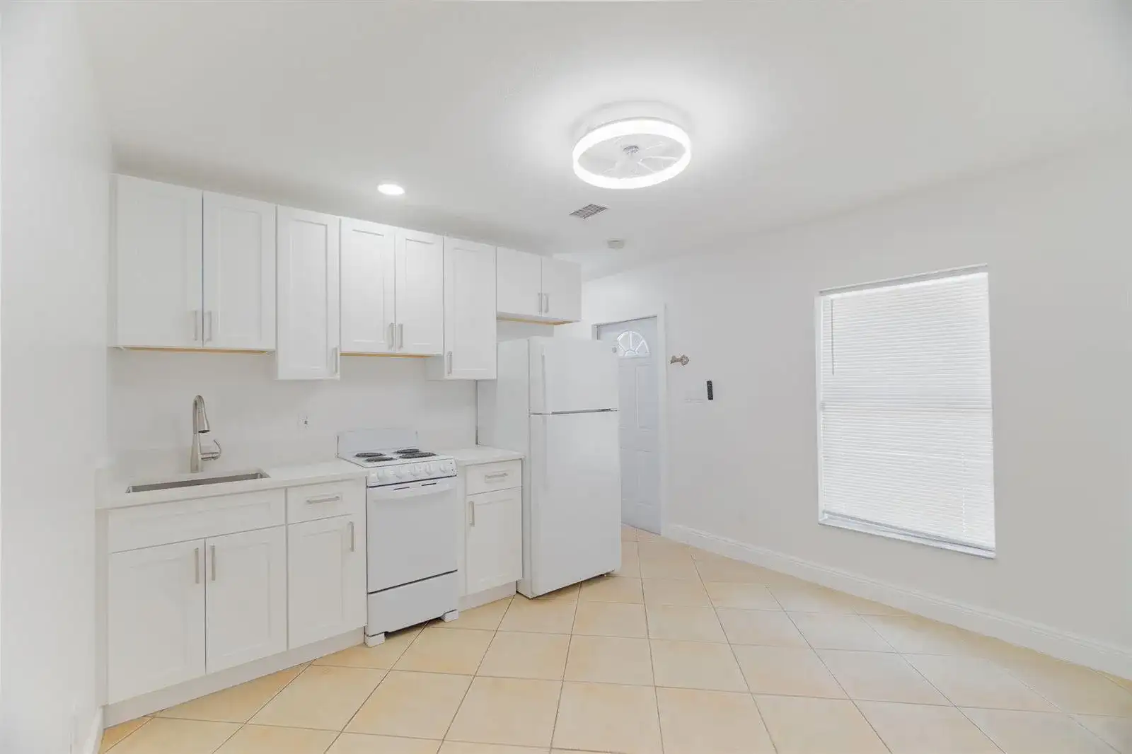 2831 N SEACREST Boulevard # B, Boynton Beach FL 33435 photo 2