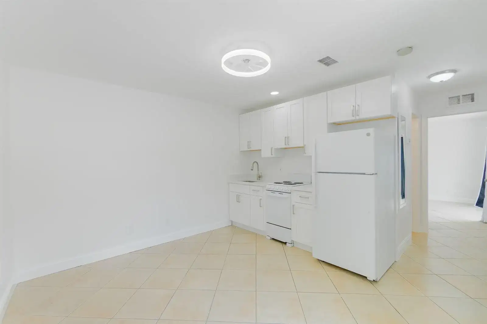 2831 N SEACREST Boulevard # B, Boynton Beach FL 33435 photo 4