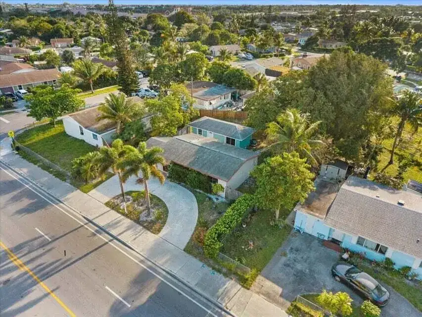 2831 N SEACREST Boulevard, Boynton Beach FL 33435 photo 2
