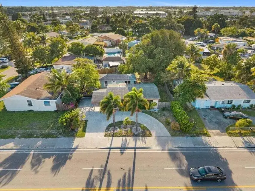 2831 N SEACREST Boulevard, Boynton Beach FL 33435 photo 3