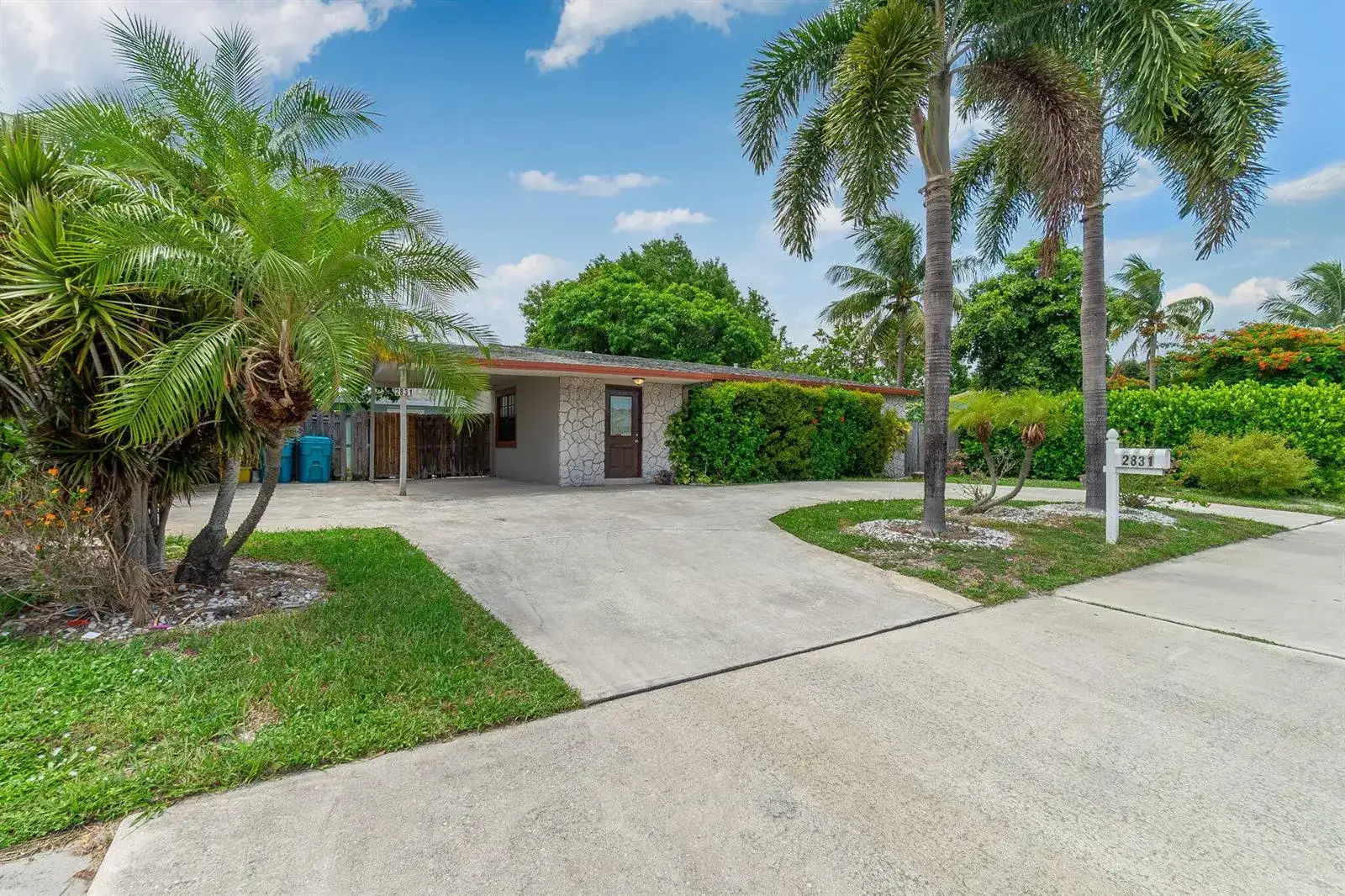 2831 N SEACREST Boulevard, Boynton Beach FL 33435 photo 4