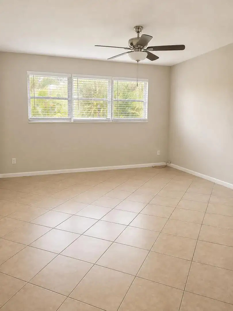 665 Glouchester Street Apt 17, Boca Raton FL 33487 photo 4