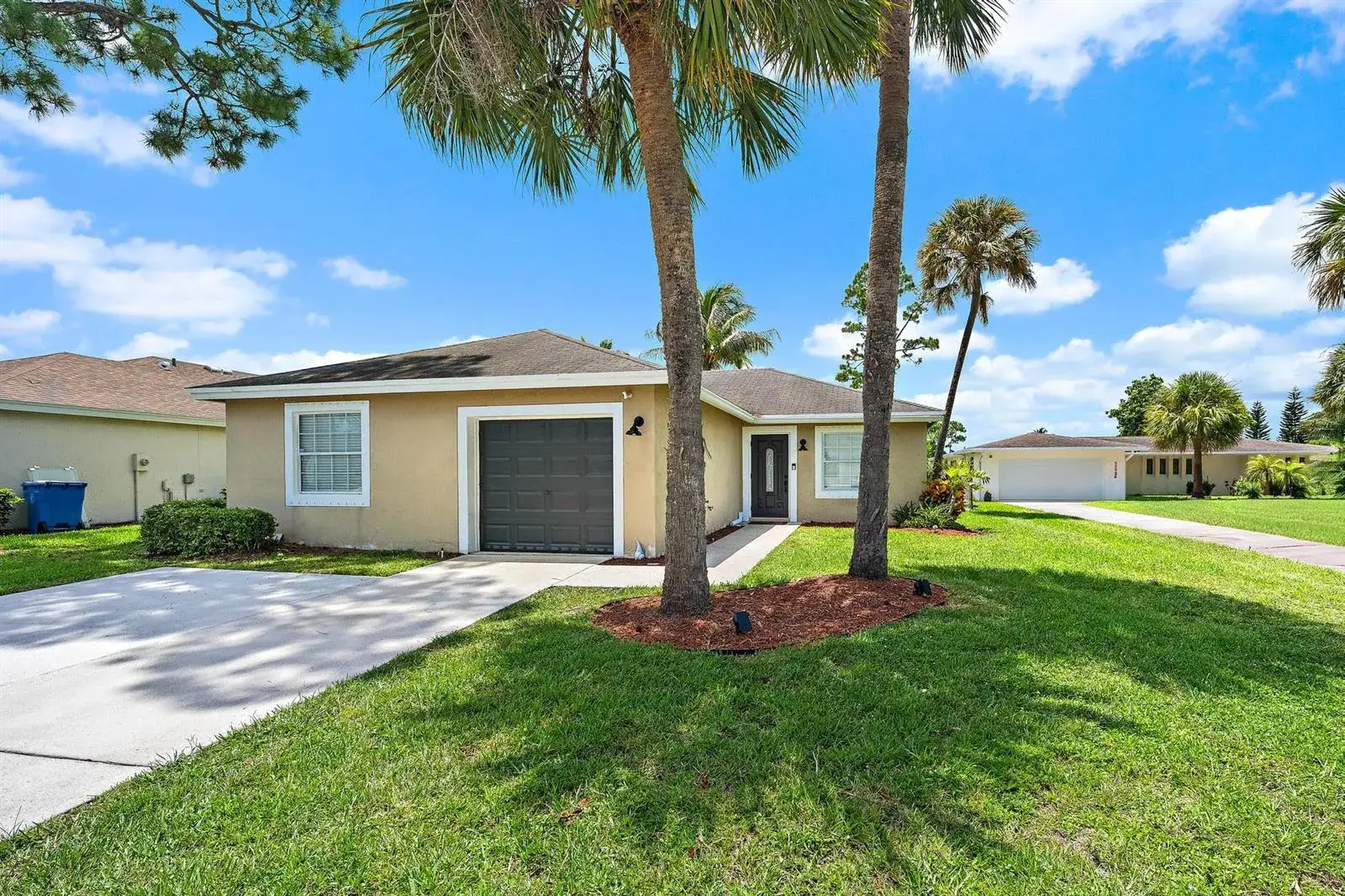 5483 Club Circle, Haverhill FL 33415