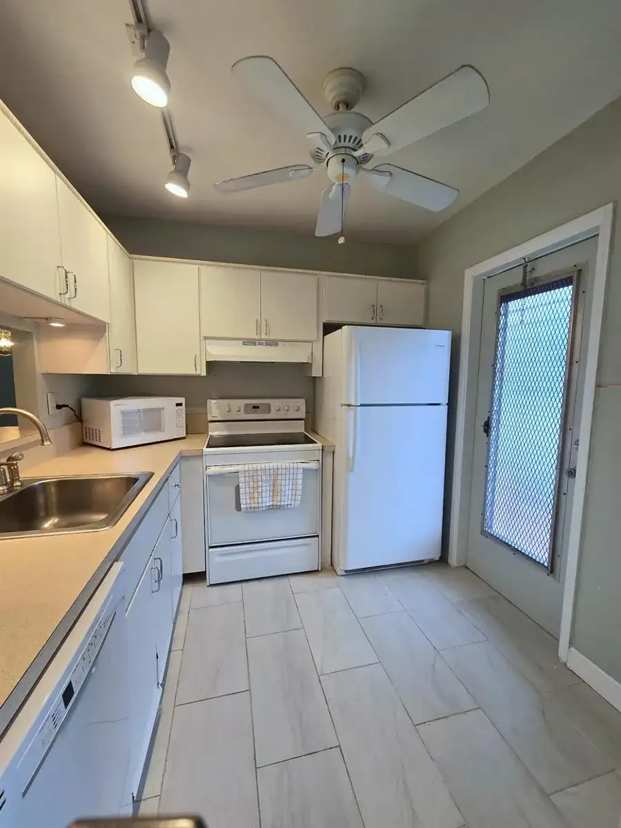 5071 W OAKLAND PARK Boulevard # 109, Lauderdale Lakes FL 33313 photo 3