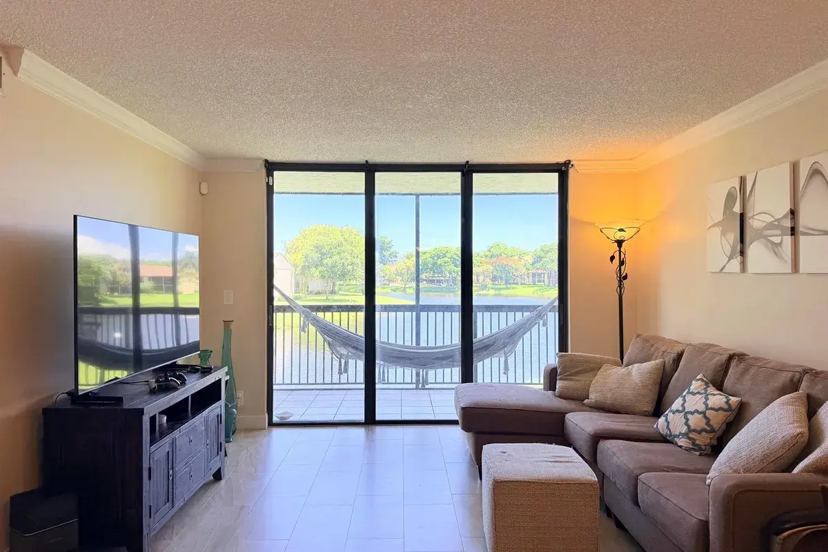 1266 S MILITARY Trail # 525, Deerfield Beach FL 33442