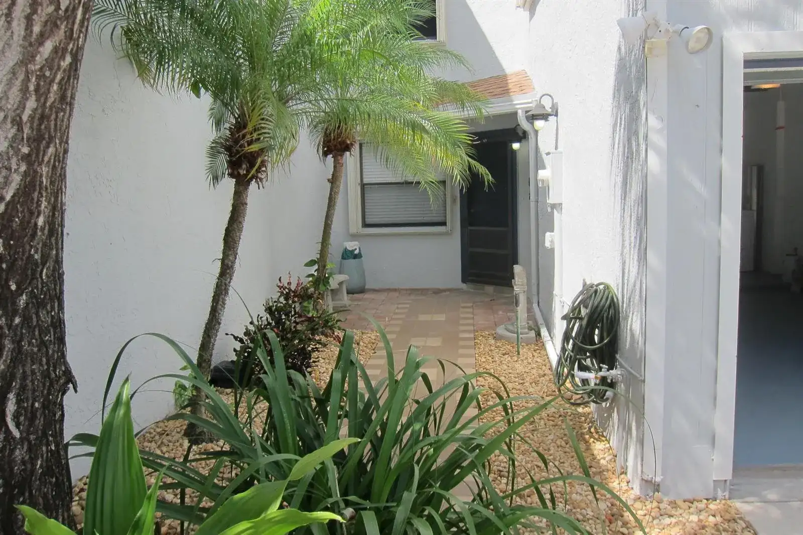 1517 Woodbridge Lakes Circle, West Palm Beach FL 33406 photo 2