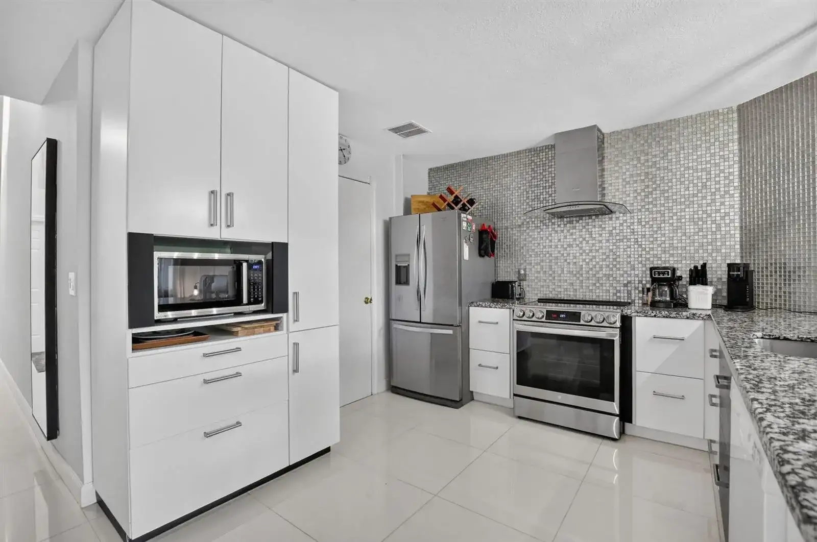 2260 Discovery Circle W, Deerfield Beach FL 33442 photo 5