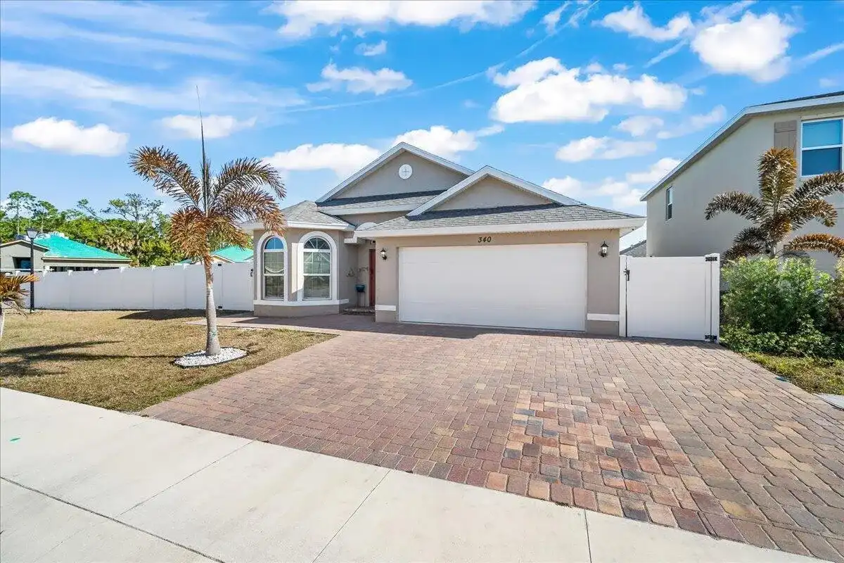 340 PALM BREEZES Drive, Fort Pierce FL 34945