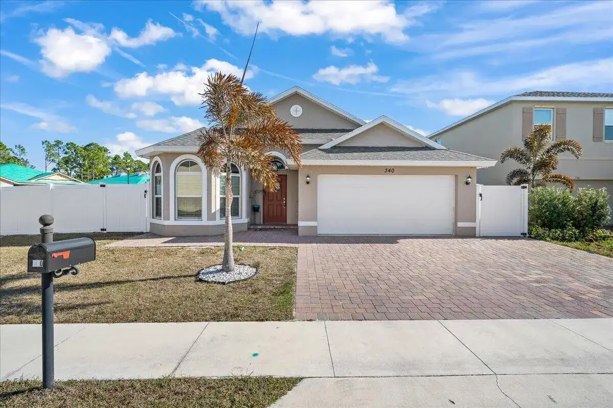 340 PALM BREEZES Drive, Fort Pierce FL 34945 photo 2