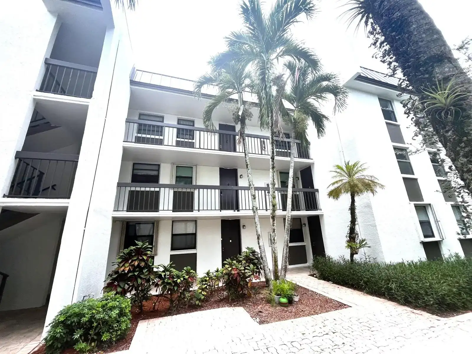 8441 Forest Hills Drive # 302, Coral Springs FL 33065
