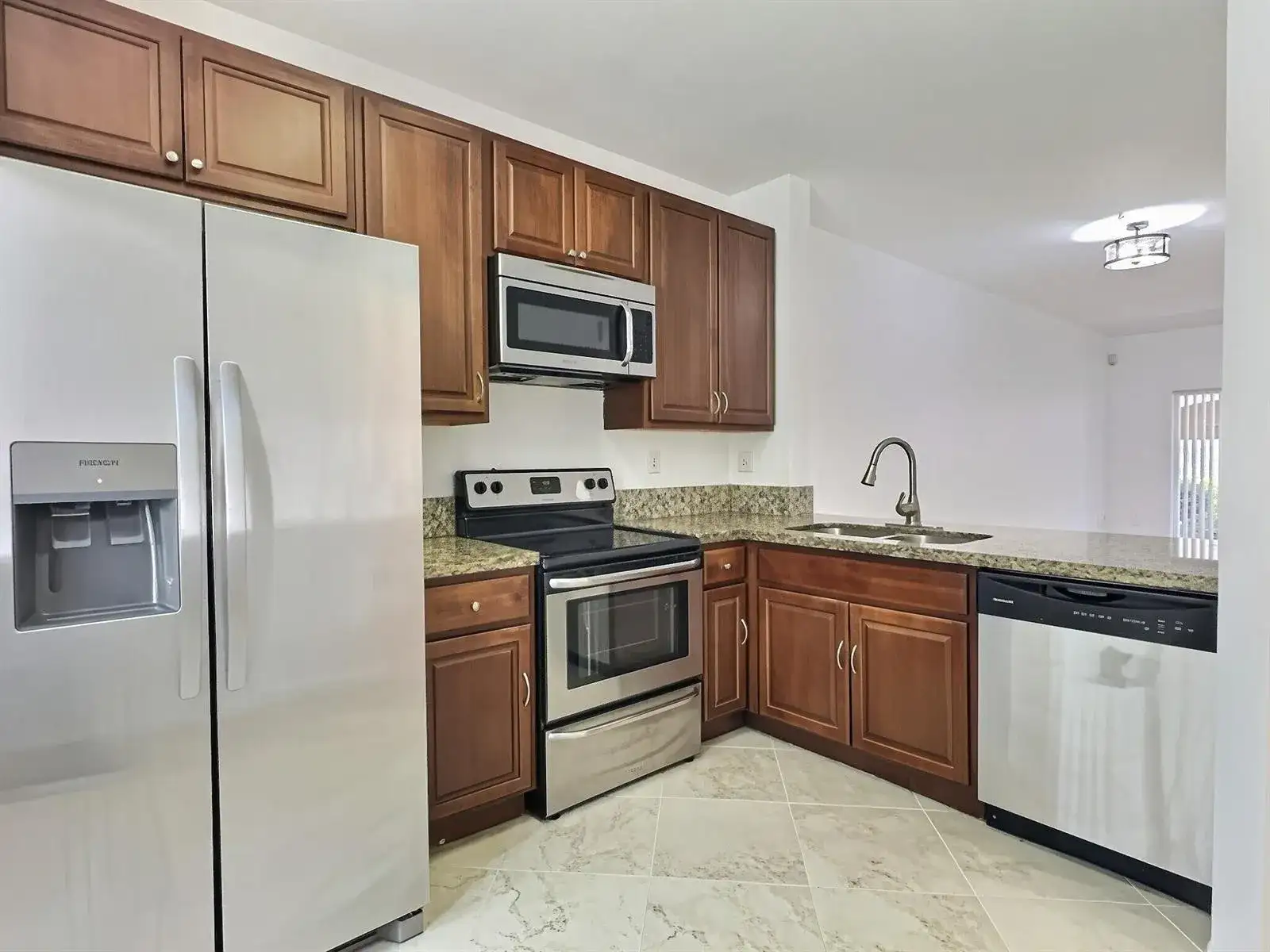 8833 S ISLES Circle # 8833, Tamarac FL 33321 photo 5
