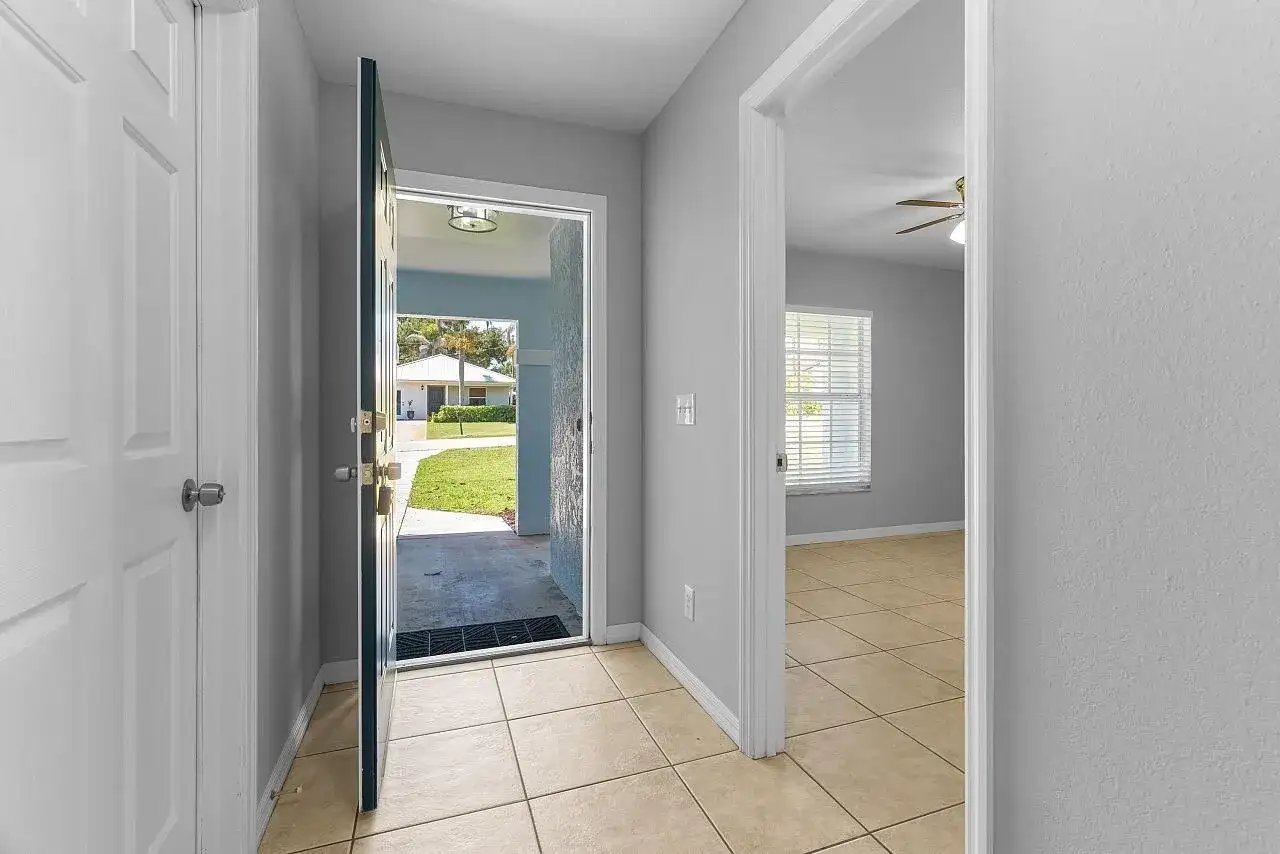 216 13th Street SW, Vero Beach FL 32962 photo 3