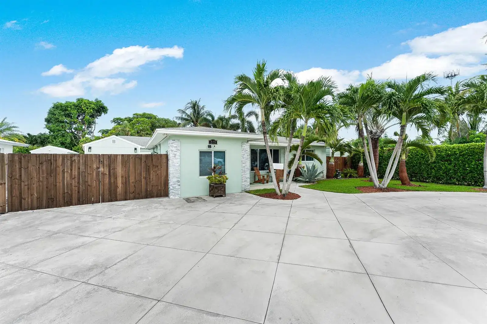819 6TH Street, Lake Park FL 33403 photo 4